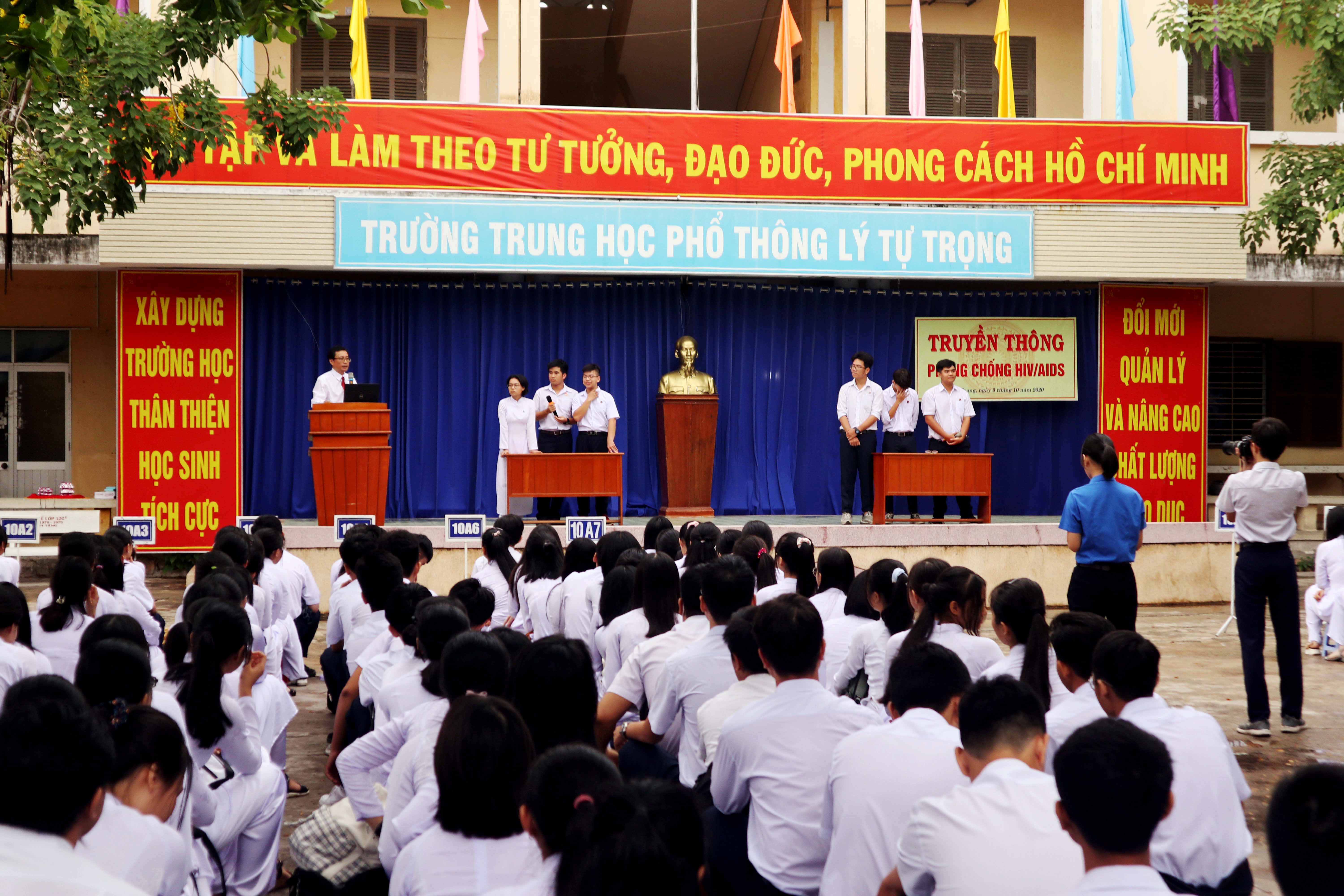 Tháng hành động quốc gia phòng, chống HIV/AIDS năm 2022 và ngày Thế giới phòng, chống AIDS năm 2022: “Chấm dứt dịch AIDS - Thanh niên sẵn sàng”